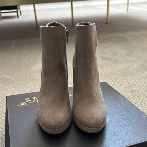 Lauren Conrad Booties - Taupe Suede Ankle Boots - Size 7 - Picture 6 of 9